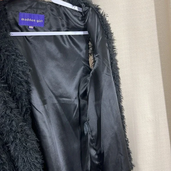 MADDEN GIRL faux fur black vest - Picture 11 of 16